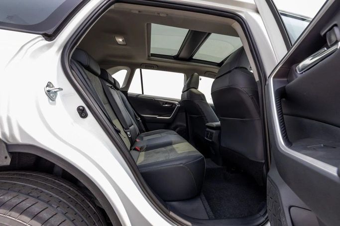 New Toyota RAV4 V (XA50), 2.0 l, 2025 in Dubai by World Center Motors FZE, White color. Chinese Specs | AUTO.AE