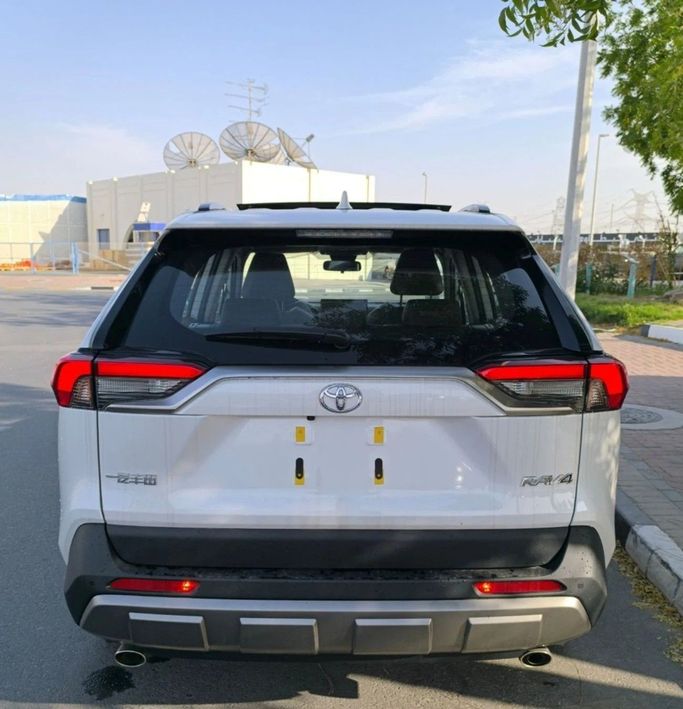 Новый Toyota RAV4 V (XA50), 2.0 л, 2025 в Дубае от World Center Motors FZE Белый цвет. Китайская | AUTO.AE