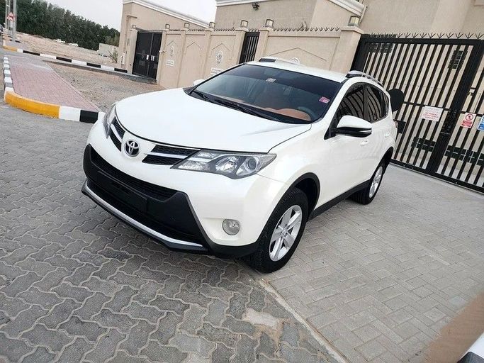 Подержанный Toyota RAV4 IV (XA40), 2.5 л, 2013 в Дубае от Abdo Al Muthanna Used Cars Белый цвет. GCC | AUTO.AE