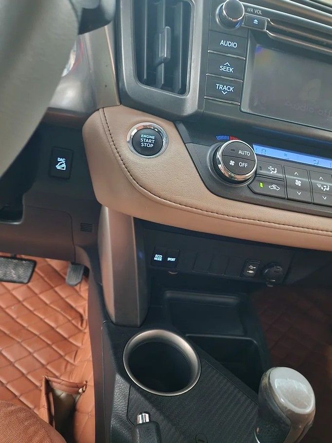 Подержанный Toyota RAV4 IV (XA40), 2.5 л, 2013 в Дубае от Abdo Al Muthanna Used Cars Белый цвет. GCC | AUTO.AE