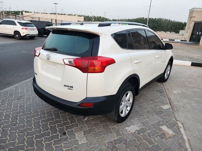 Подержанный Toyota RAV4 IV (XA40), 2.5 л, 2013 в Дубае от Abdo Al Muthanna Used Cars Белый цвет. GCC | AUTO.AE