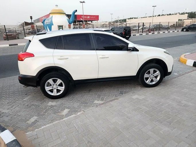 Подержанный Toyota RAV4 IV (XA40), 2.5 л, 2013 в Дубае от Abdo Al Muthanna Used Cars Белый цвет. GCC | AUTO.AE