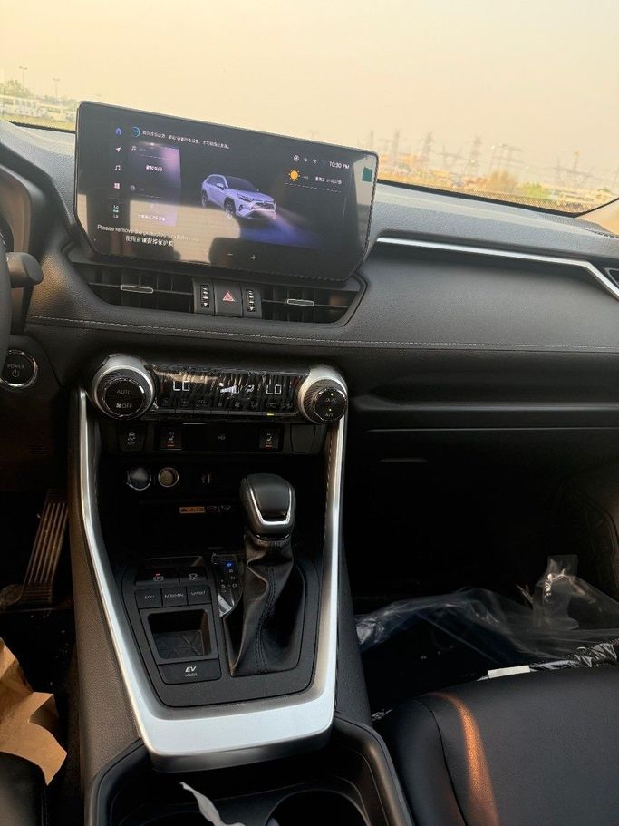 New Toyota RAV4 V (XA50), 2.5 l, 2025 in Dubai by Gold Auto, White color. Other | AUTO.AE