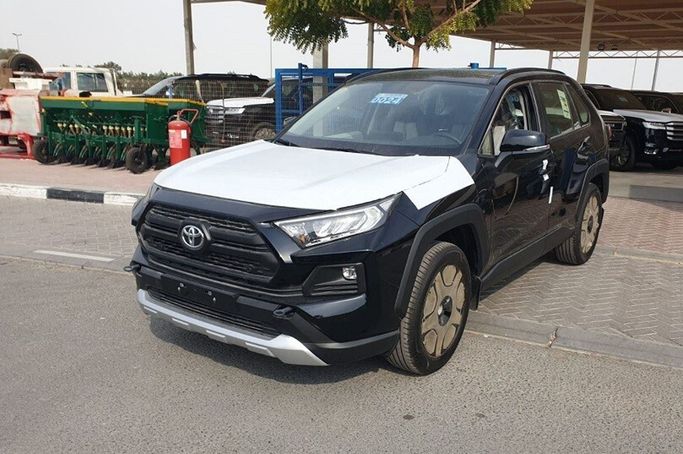 جديدة Toyota RAV4 V (XA50), 2.5 l, 2023 في في دبي من Fuji King Motors FZCO، اللون أسود. مواصفات الخليج | AUTO.AE
