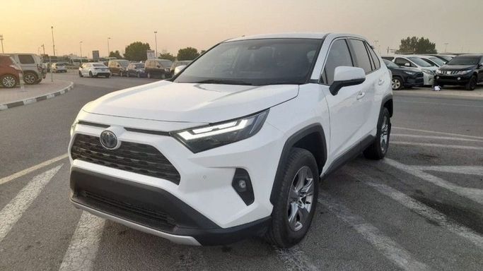 Подержанный Toyota RAV4 V (XA50), 2.5 л, 2022 в Дубае от Central Motors Белый цвет.  | AUTO.AE