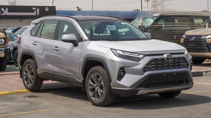 Новый Toyota RAV4 V (XA50), 2.5 л, 2025 в Дубае от Atlantis Motors FZE Серебристый цвет. GCC | AUTO.AE