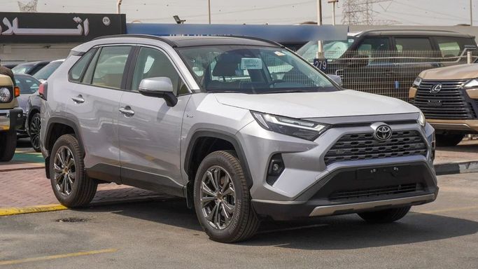 Новый Toyota RAV4 V (XA50), 2.5 л, 2025 в Дубае от Atlantis Motors FZE Серебристый цвет. GCC | AUTO.AE