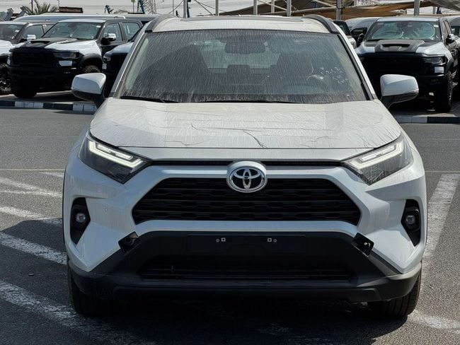 جديدة Toyota RAV4 V (XA50), 2.5 l, 2025 في في دبي من AUTO RANCH FZE، اللون أبيض. مواصفات الخليج | AUTO.AE