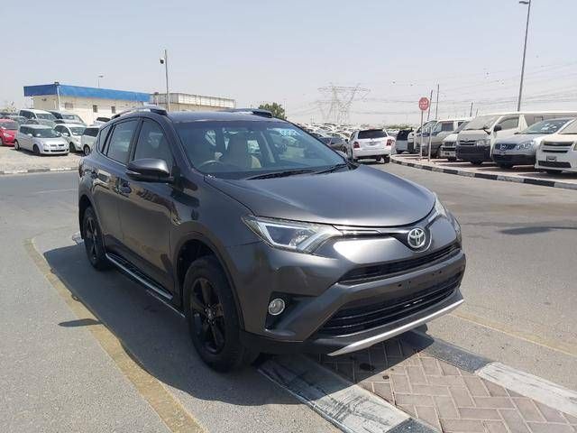 مستعملة Toyota RAV4 IV (XA40), 2.5 l, 2015 في في دبي من SONDOS MOTORS FZE، اللون رمادي. أخرى | AUTO.AE