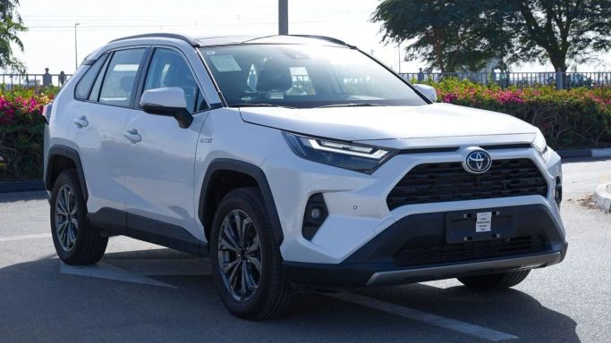 جديدة Toyota RAV4 V (XA50), 2.5 l, 2025 في في دبي من Miche Auto، اللون أبيض. المواصفات الصينية | AUTO.AE