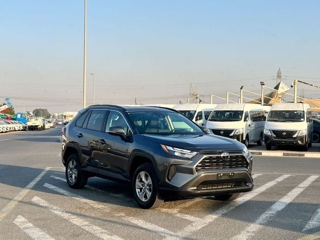 مستعملة Toyota RAV4 V (XA50), 2.5 l, 2023 في في دبي من SIKANDAR MOTORS، اللون رمادي. المواصفات الأمريكية | AUTO.AE