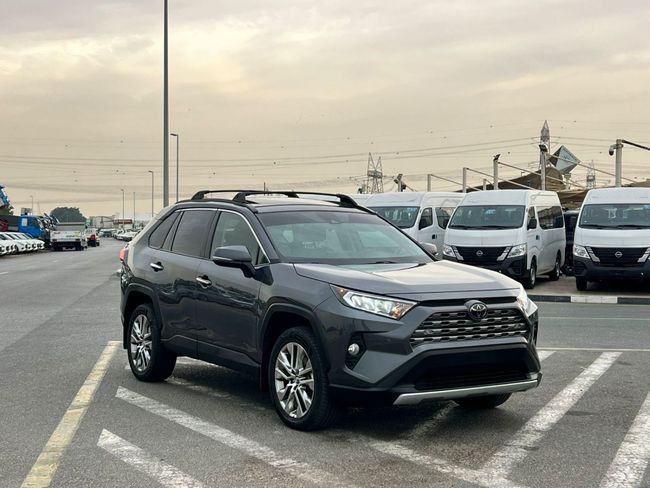 مستعملة Toyota RAV4 V (XA50), 2.5 l, 2020 في في دبي من SIKANDAR MOTORS، اللون أسود. المواصفات الأمريكية | AUTO.AE