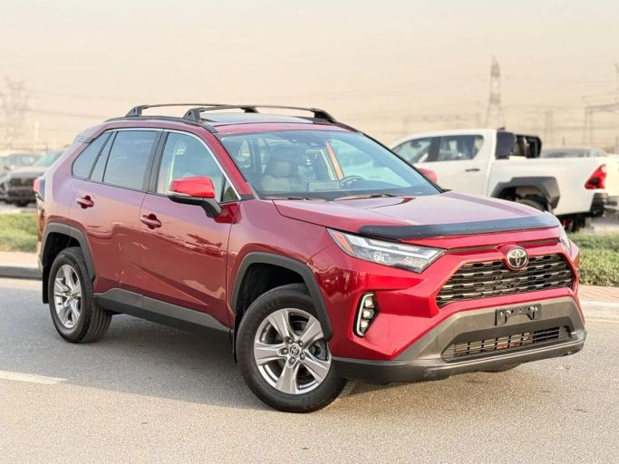 Подержанный Toyota RAV4 V (XA50), 2.5 л, 2023 в Дубае от GHAZNI MOTORS Красный цвет. Американская | AUTO.AE
