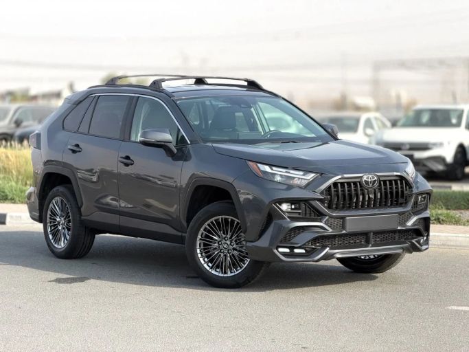 Подержанный Toyota RAV4 V (XA50), 2.5 л, 2025 в Дубае от GHAZNI MOTORS Серый цвет. Американская | AUTO.AE