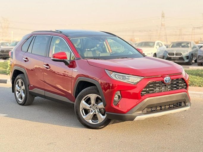 مستعملة Toyota RAV4 V (XA50), 2.5 l, 2020 في في دبي من GHAZNI MOTORS، اللون أحمر. المواصفات الأمريكية | AUTO.AE