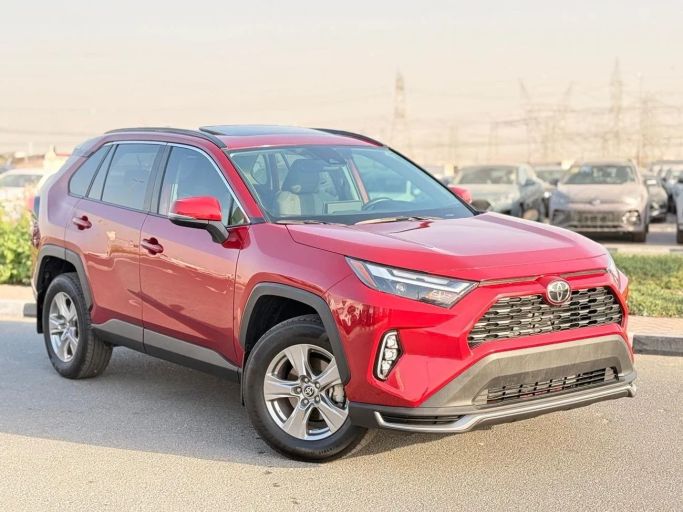 مستعملة Toyota RAV4 V (XA50), 2.5 l, 2025 في في دبي من GHAZNI MOTORS، اللون أحمر. المواصفات الأمريكية | AUTO.AE