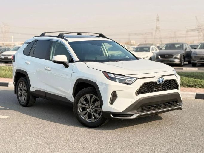 مستعملة Toyota RAV4 V (XA50), 2.5 l, 2024 في في دبي من GHAZNI MOTORS، اللون أبيض. المواصفات الأمريكية | AUTO.AE