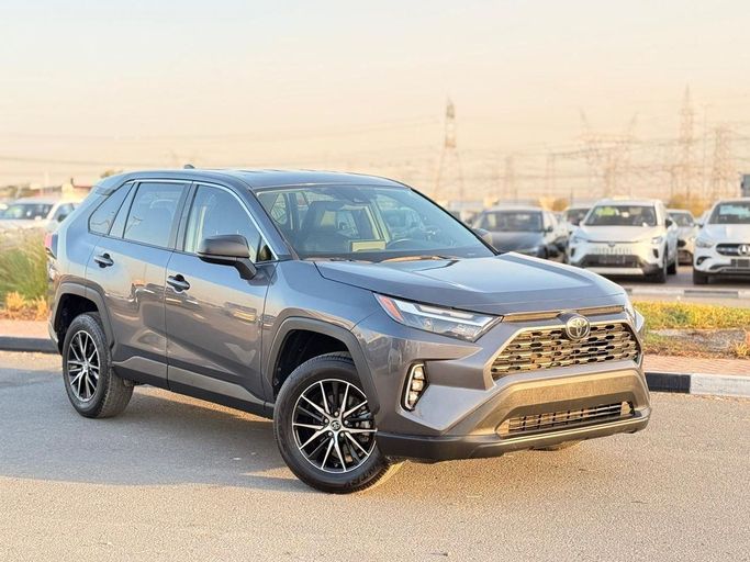 Подержанный Toyota RAV4 V (XA50), 2.5 л, 2024 в Дубае от GHAZNI MOTORS Серый цвет. Американская | AUTO.AE