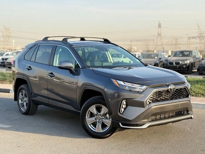Подержанный Toyota RAV4 V (XA50), 2.5 л, 2025 в Дубае от GHAZNI MOTORS Серый цвет. Американская | AUTO.AE