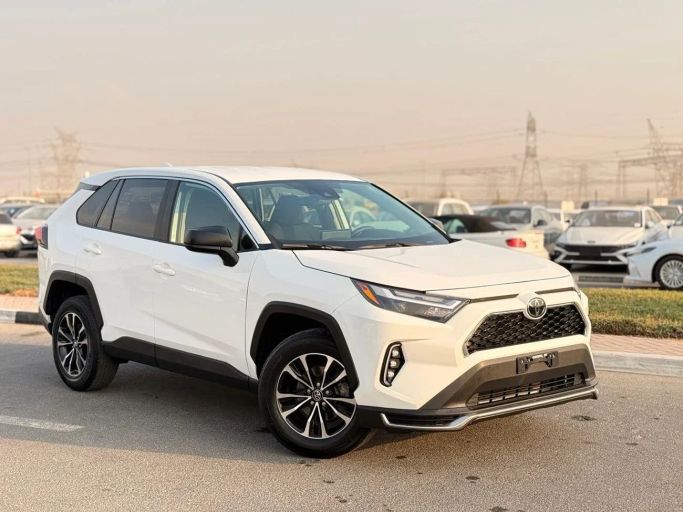 Подержанный Toyota RAV4 V (XA50), 2.5 л, 2024 в Дубае от GHAZNI MOTORS Белый цвет. Американская | AUTO.AE