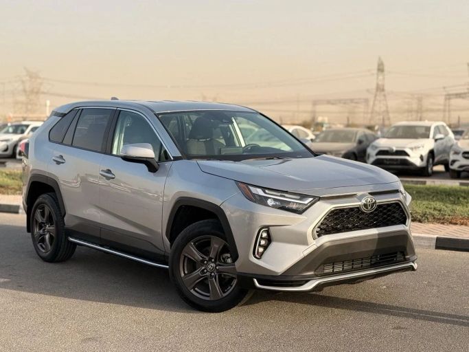 مستعملة Toyota RAV4 V (XA50), 2.5 l, 2024 في في دبي من GHAZNI MOTORS، اللون فضي. المواصفات الأمريكية | AUTO.AE