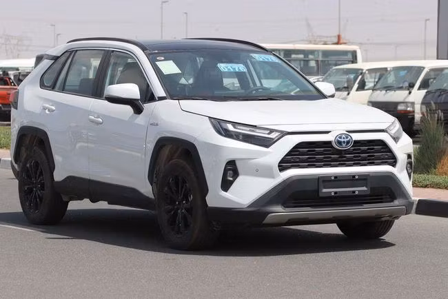 جديدة Toyota RAV4 V (XA50), 2.5 l, 2025 في في دبي من AL SHERAA AL MALAKI، اللون أبيض. المواصفات الصينية | AUTO.AE