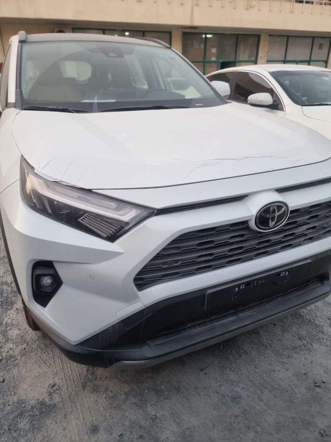 جديدة Toyota RAV4 V (XA50), 2.5 l, 2025 في في دبي من AL SHERAA AL MALAKI، اللون أبيض. مواصفات الخليج | AUTO.AE