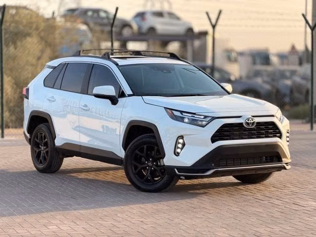 مستعملة Toyota RAV4 V (XA50), 2.5 l, 2023 في في دبي من GHAZNI MOTORS، اللون أبيض. المواصفات الأمريكية | AUTO.AE | إعلان #259080