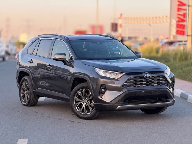 Used Toyota RAV4 V (XA50), 2.5 l, 2022 in Dubai by GHAZNI MOTORS, Grey color. European Specs | AUTO.AE | Listing #259102