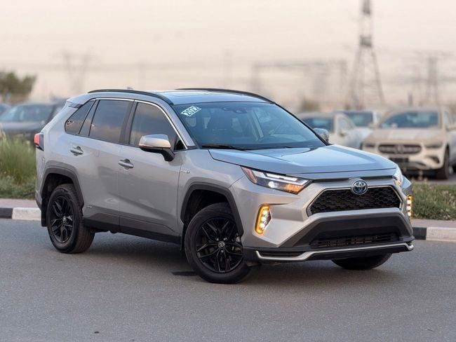 Подержанный Toyota RAV4 V (XA50), 2.5 л, 2022 в Дубае от GHAZNI MOTORS Серебристый цвет. Американская | AUTO.AE | Объявление #259127