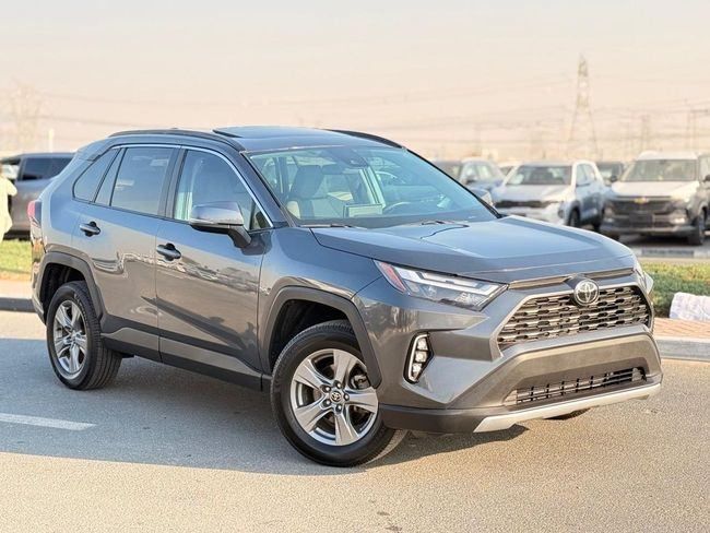 مستعملة Toyota RAV4 V (XA50), 2.5 l, 2022 في في دبي من GHAZNI MOTORS، اللون رمادي. المواصفات الأمريكية | AUTO.AE | إعلان #259209