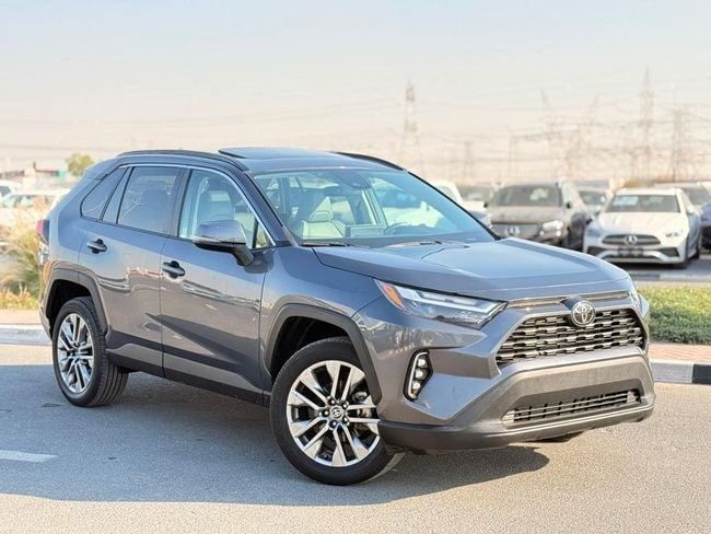 مستعملة Toyota RAV4 V (XA50), 2.5 l, 2023 في في دبي من GHAZNI MOTORS، اللون رمادي. المواصفات الأمريكية | AUTO.AE | إعلان #259232