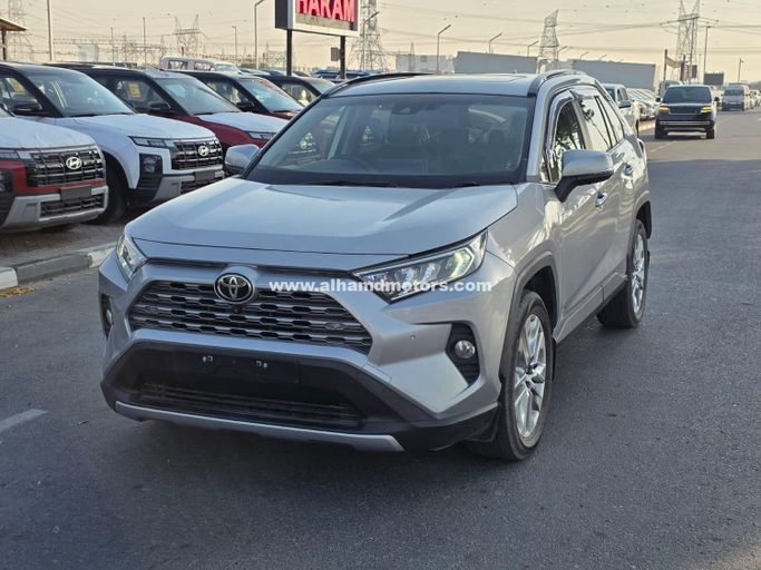 Подержанный Toyota RAV4 V (XA50), 2.0 л, 2019 в Дубае от Alhamd Motors Серебристый цвет.  | AUTO.AE | Объявление #260203
