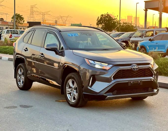 مستعملة Toyota RAV4 V (XA50), 2.5 l, 2022 في في دبي من Lucky Star Motors، اللون رمادي. المواصفات الأمريكية | AUTO.AE | إعلان #262313