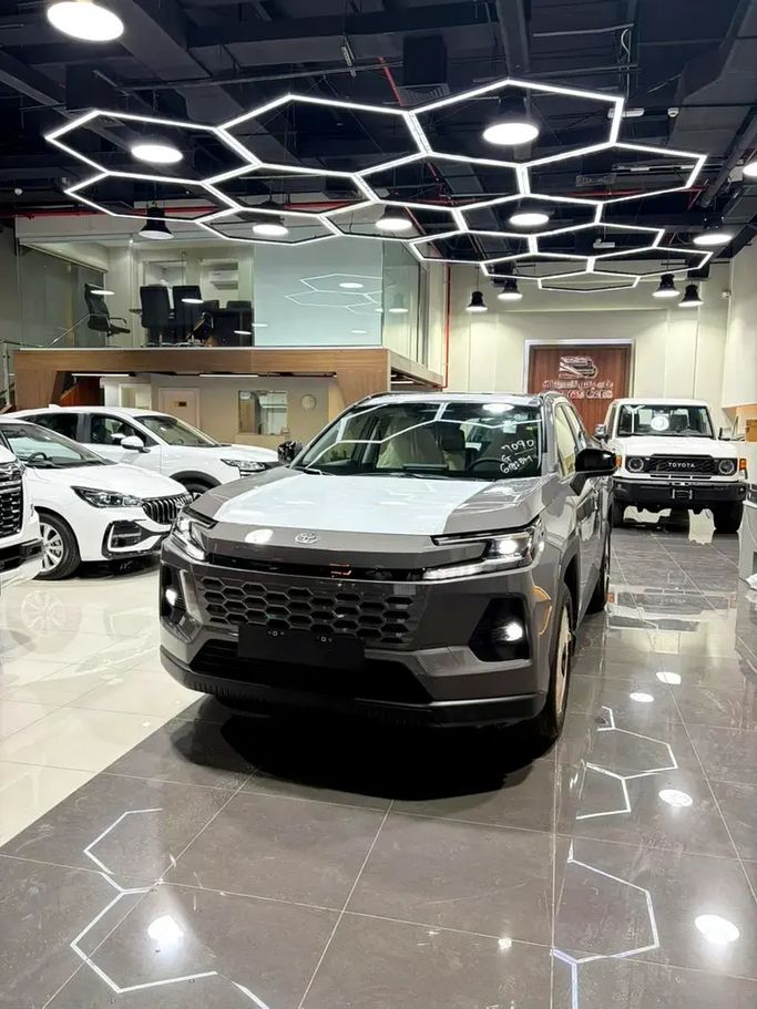جديدة ⁦Toyota RAV4 السادس (XA60)، 2.5 l، 2026⁩ في في الإمارات, دبي من BANIYAS CARS SHOWROOM، اللون رمادي. مواصفات الخليج | AUTO.AE | إعلان #286418