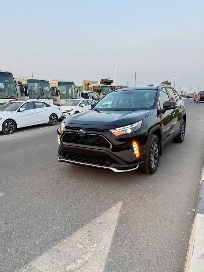 مستعملة ⁦Toyota RAV4 V (XA50)، 2.5 l، 2023⁩ في في الإمارات, دبي من GHAZNI MOTORS، اللون أسود. المواصفات الأمريكية | AUTO.AE | إعلان #292154