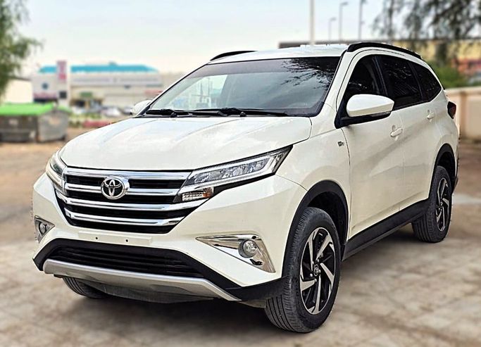 مستعملة Toyota Rush ثانياً, 1.5 l, 2023 في في دبي من Soltan Auto، اللون أبيض. مواصفات الخليج | AUTO.AE