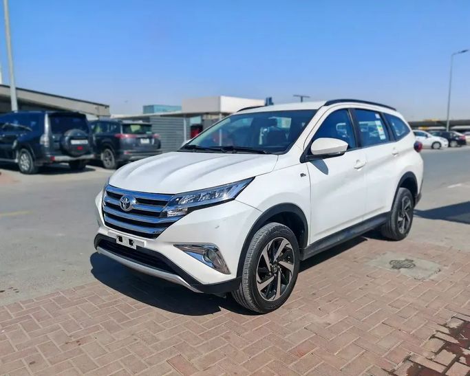 Подержанный Toyota Rush II, 1.5 л, 2021 в Дубае от Shams Al Sabah Used Cars Белый цвет. GCC | AUTO.AE