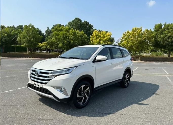 Подержанный Toyota Rush II, 1.5 л, 2021 в Дубае от Tamilan Specialized Vehicles Trading LLC Белый цвет.  | AUTO.AE