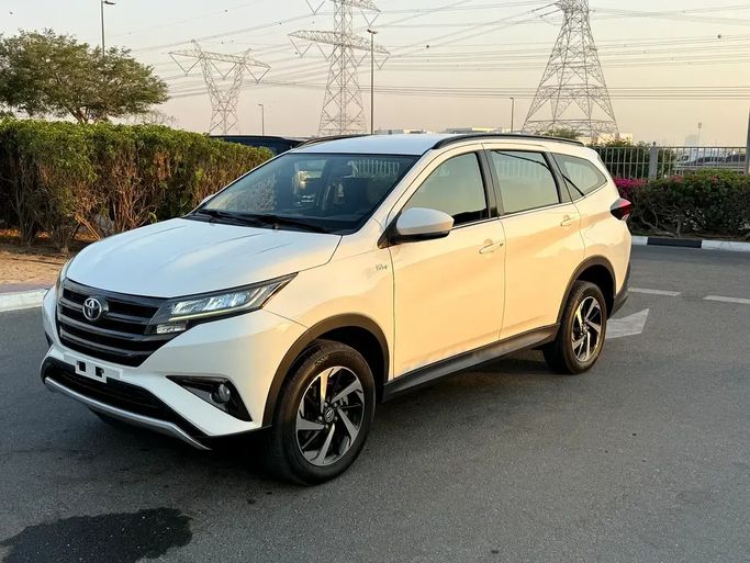 مستعملة Toyota Rush ثانياً, 1.5 l, 2019 في في دبي من ALMUWAFAQ MOTORS، اللون أبيض. مواصفات الخليج | AUTO.AE | إعلان #264317