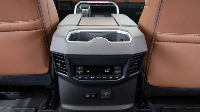 Новый Toyota Sequoia III, 3.4 л, 2025 в Дубае от Dresden Motors Серый цвет. Канадская | AUTO.AE