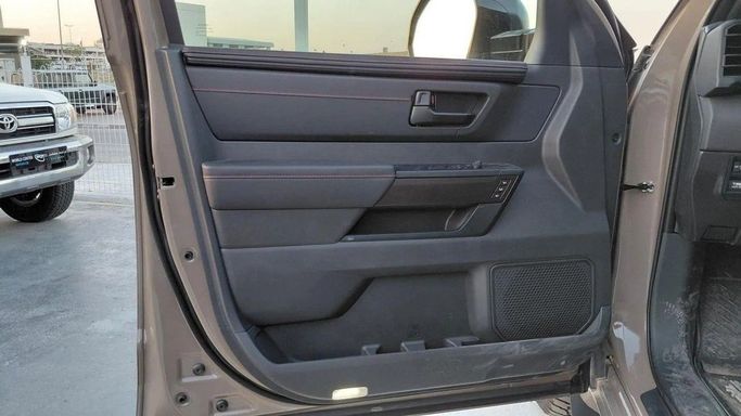 Новый Toyota Sequoia III, 3.4 л, 2025 в Дубае от World Center Motors FZE Коричневый цвет. Американская | AUTO.AE