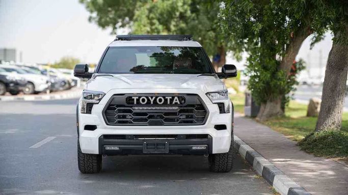 Новый Toyota Sequoia III, 3.4 л, 2026 в Дубае от Auto Vision LLC Белый цвет.  | AUTO.AE