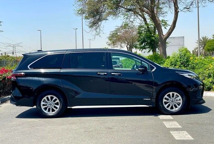 Новый Toyota Sienna IV, 2.5 л, 2024 в Дубае от 66 Motors Черный цвет. Other | AUTO.AE
