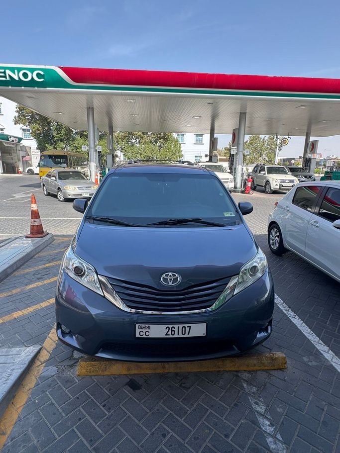 Used Toyota Sienna III Facelift, 3.5 l, 2015 in Dubai, Blue color. American Specs | AUTO.AE