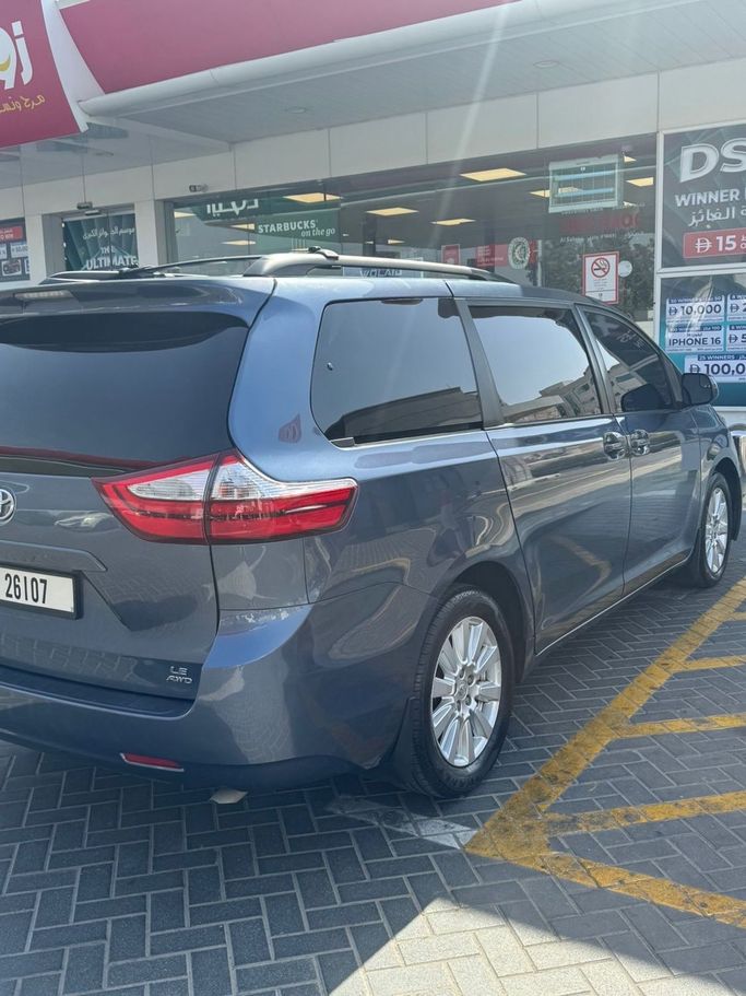 Used Toyota Sienna III Facelift, 3.5 l, 2015 in Dubai, Blue color. American Specs | AUTO.AE