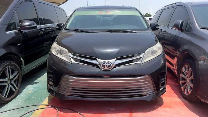 Used Toyota Sienna III Facelift, 3.5 l, 2015 in Dubai by Golden Century Motors Zhongdong Trading FZE, Black color. American Specs | AUTO.AE
