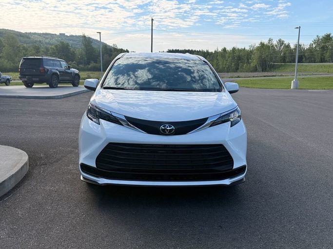 جديدة Toyota Sienna رابعاً, 2.5 l, 2026 في في دبي، اللون أبيض. المواصفات الكندية | AUTO.AE | إعلان #261422