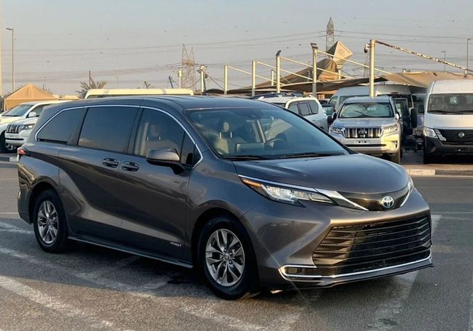 Used Toyota Sienna IV, 2.5 l, 2021 in Dubai by SIKANDAR MOTORS, Grey color. GCC Specs | AUTO.AE | Listing #270168