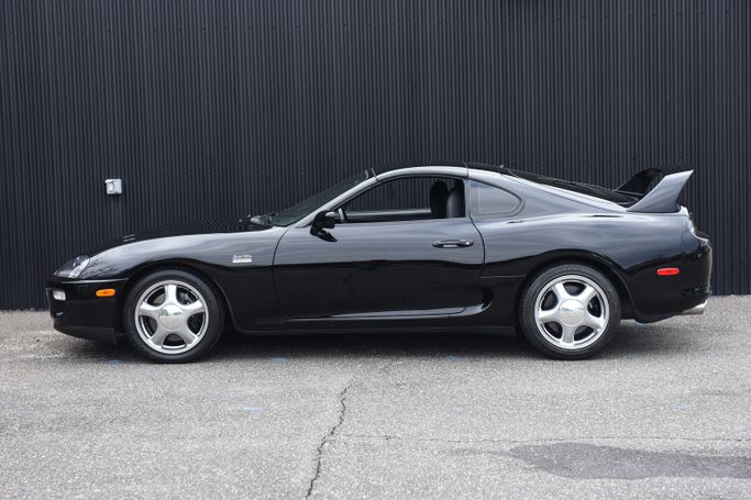 مستعملة ⁦Toyota Supra عملية فيس ليفت IV (A80)، 3.0 l، 1997⁩ في في الإمارات, دبي، اللون أسود. المواصفات اليابانية | AUTO.AE | إعلان #288074